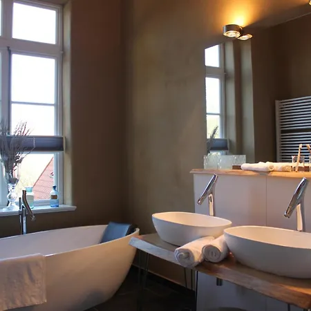 Alte Apotheke Hotel *