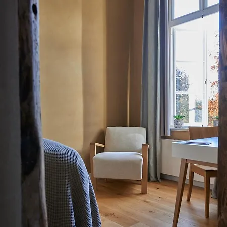 Alte Apotheke Hotel *